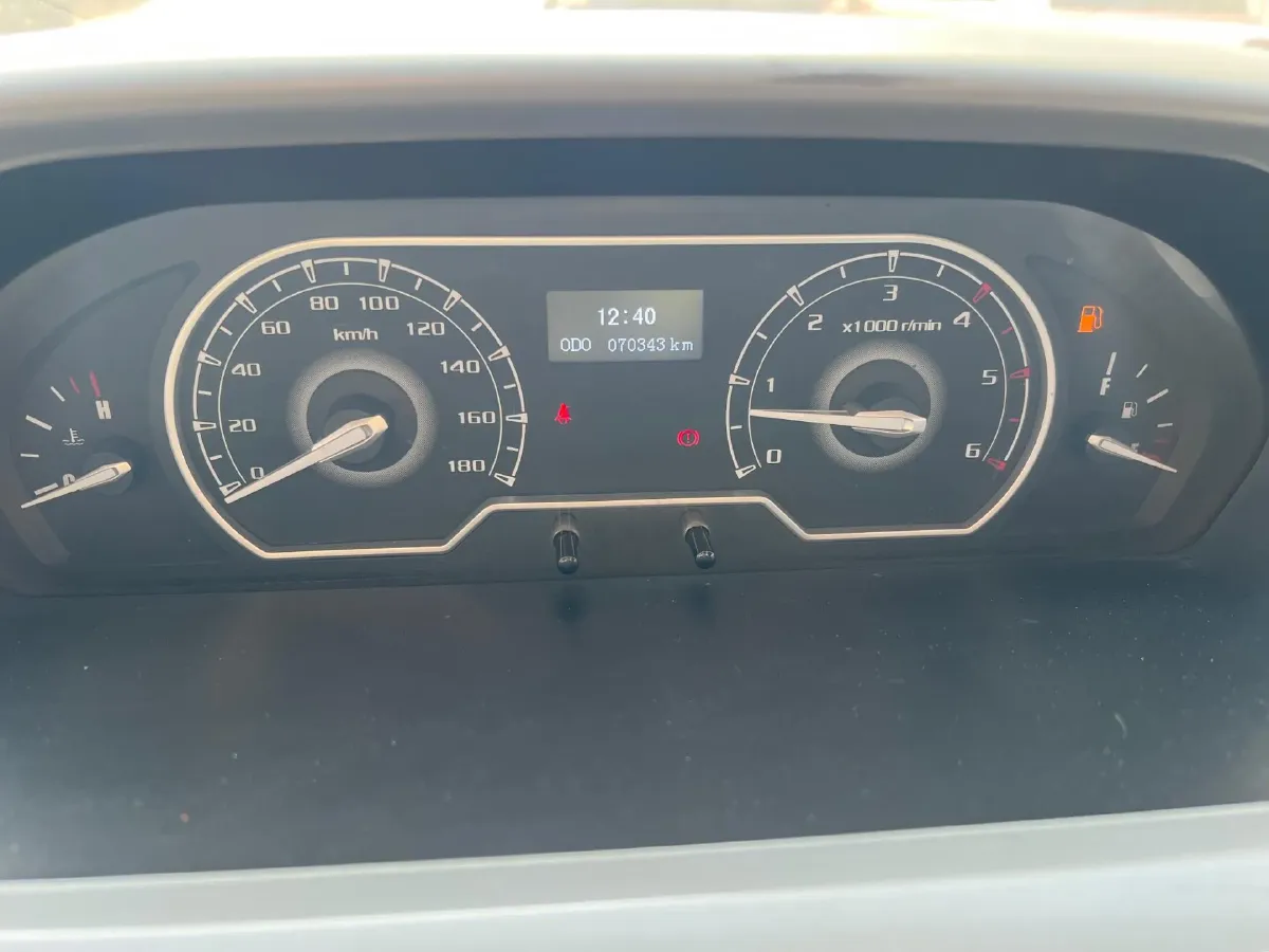 2021 MAXUS XinTu V80 2.0T 127HP L4 6MT,autocango,china used car exporter,china ev exporter,chinese used car exporter,chinese used ev exporter