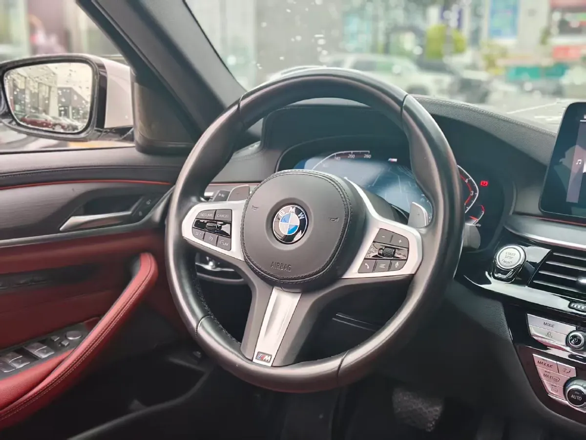 2022 BMW 5 Series 2.0T 252HP L4 8AT,autocango,china used car exporter,china ev exporter,chinese used car exporter,chinese used ev exporter