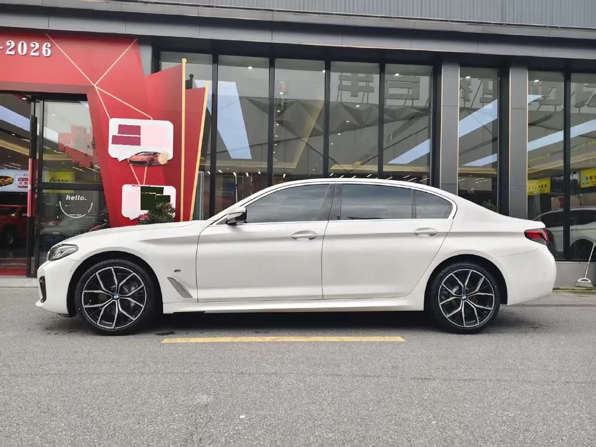 2022 BMW 5 Series 2.0T 252HP L4 8AT,autocango,china used car exporter,china ev exporter,chinese used car exporter,chinese used ev exporter