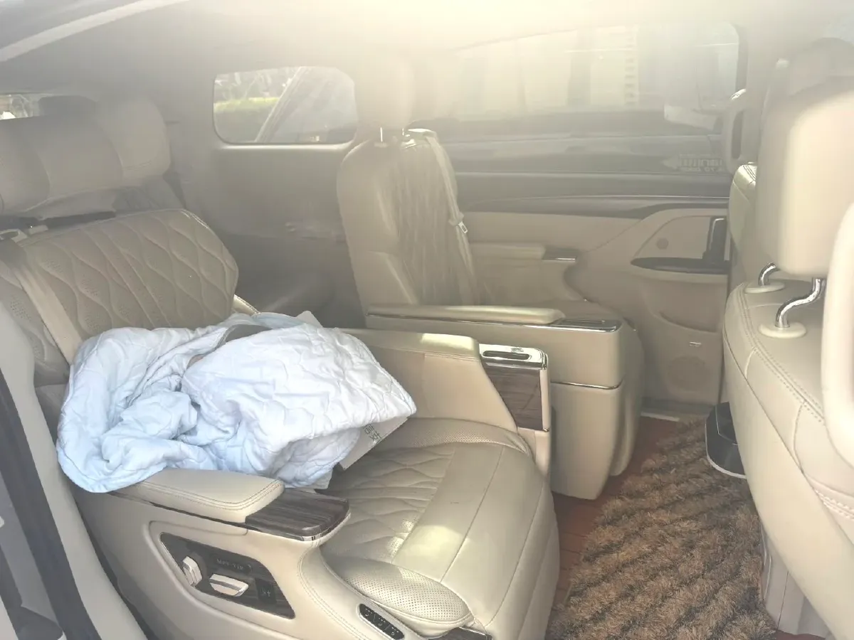 2020 Buick GL8 2.0T 237HP L4 9AT,autocango,china used car exporter,china ev exporter,chinese used car exporter,chinese used ev exporter