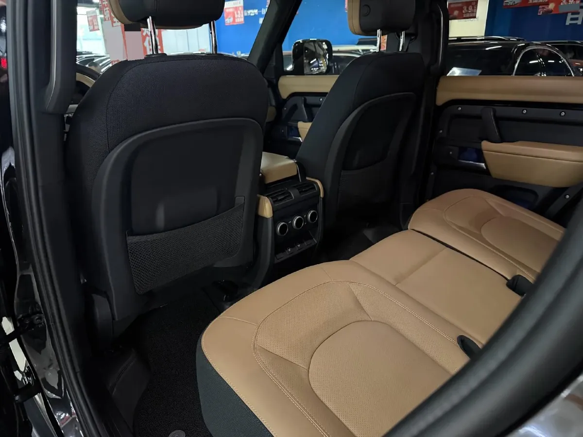 2025 Land Rover Defender 3.0T 400HP L6 8AT,autocango,china used car exporter,china ev exporter,chinese used car exporter,chinese used ev exporter