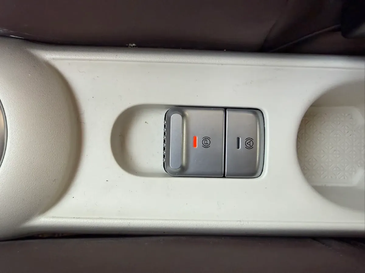 2025 WuLing HongGuang MINI EV BEV 16.2KWH,autocango,china used car exporter,china ev exporter,chinese used car exporter,chinese used ev exporter