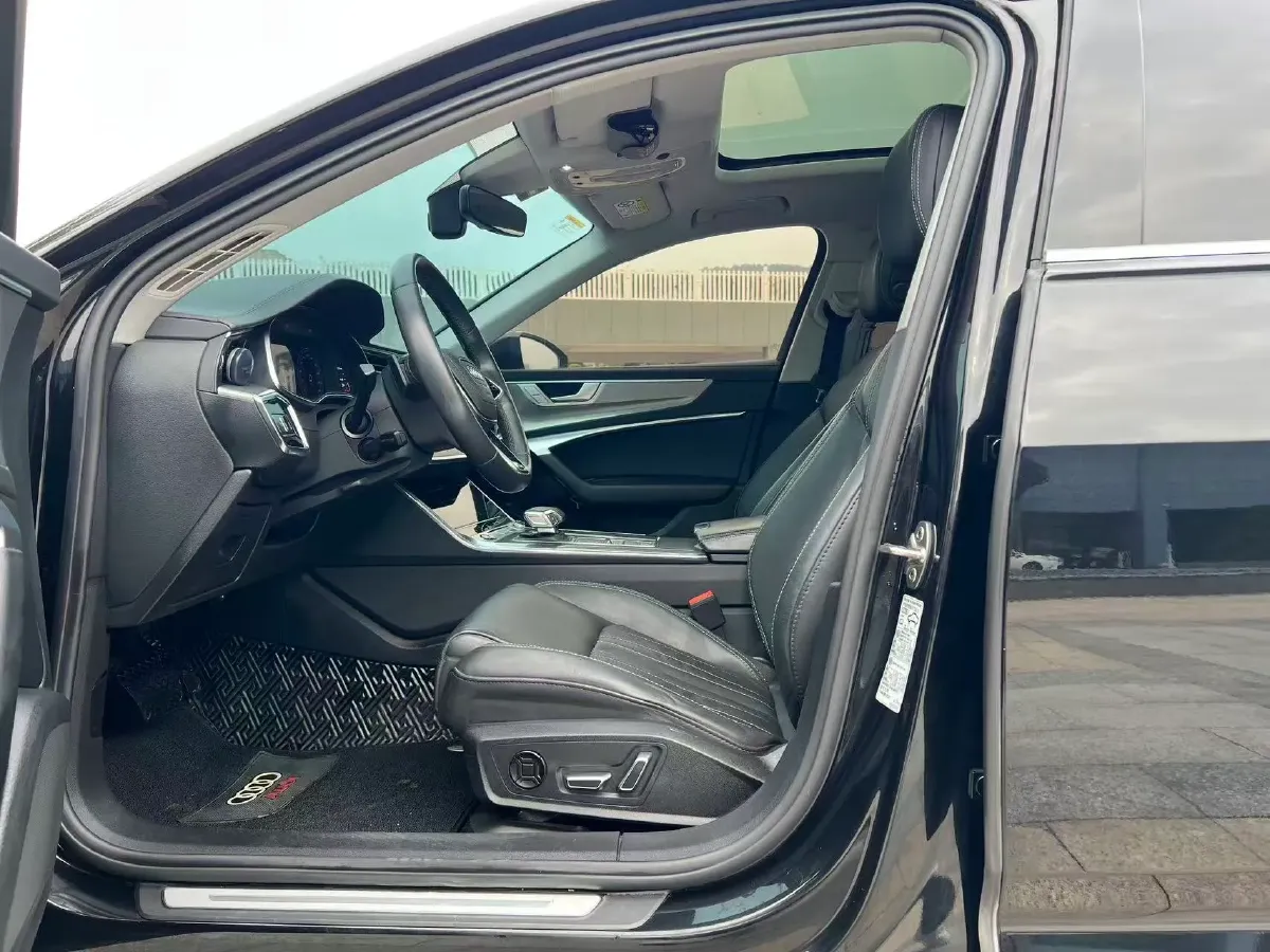 2023 Audi A6L 2.0T 245HP L4 7DCT,autocango,china used car exporter,china ev exporter,chinese used car exporter,chinese used ev exporter