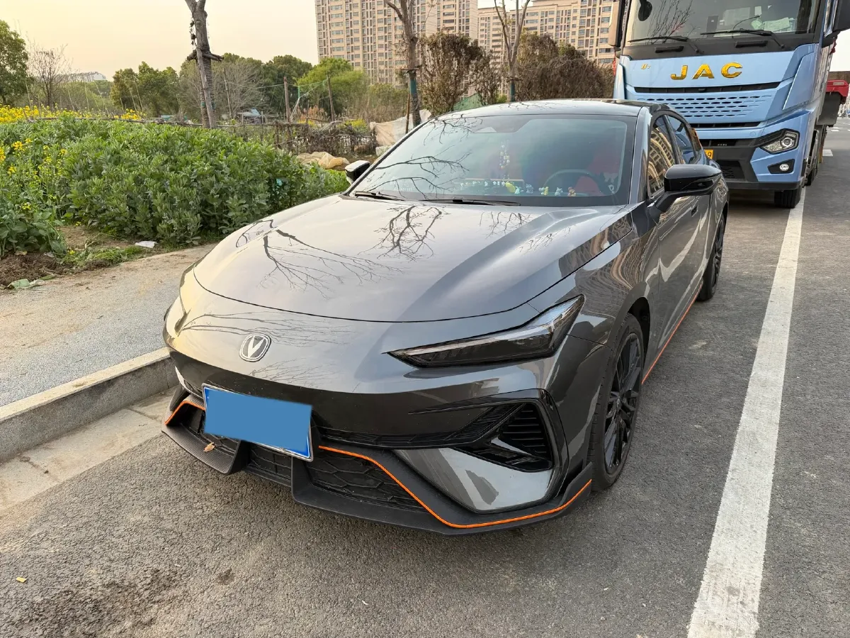 2025 ChangAn UNI-V 2.0T 245HP L4 8AT,autocango,china used car exporter,china ev exporter,chinese used car exporter,chinese used ev exporter