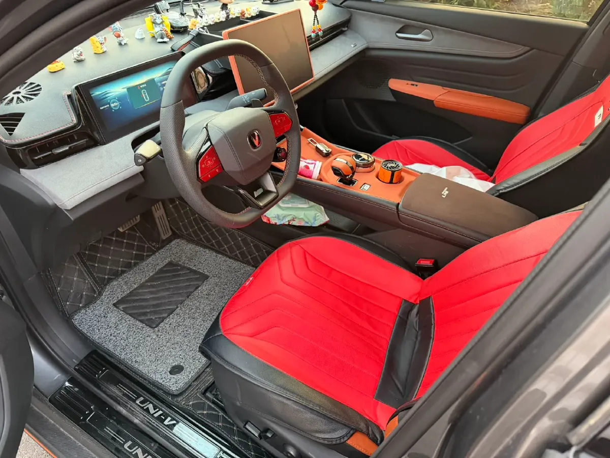 2025 ChangAn UNI-V 2.0T 245HP L4 8AT,autocango,china used car exporter,china ev exporter,chinese used car exporter,chinese used ev exporter