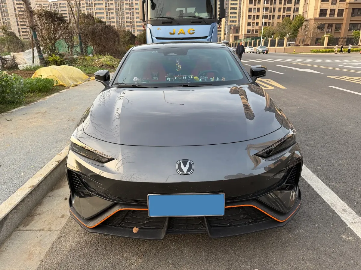 2025 ChangAn UNI-V 2.0T 245HP L4 8AT,autocango,china used car exporter,china ev exporter,chinese used car exporter,chinese used ev exporter