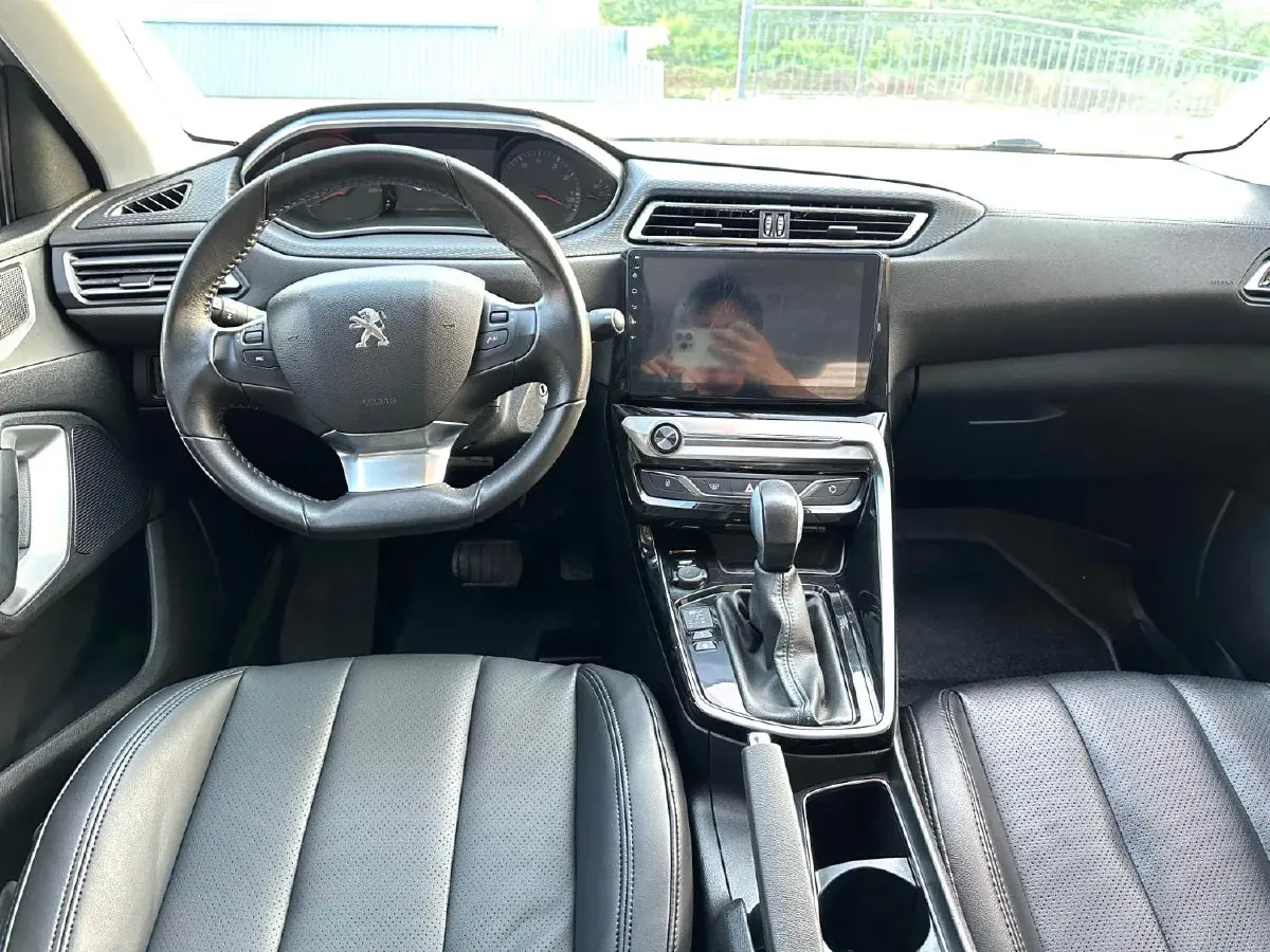 2018 Peugeot 308 1.2T 136HP L3 6AT,autocango,china used car exporter,china ev exporter,chinese used car exporter,chinese used ev exporter