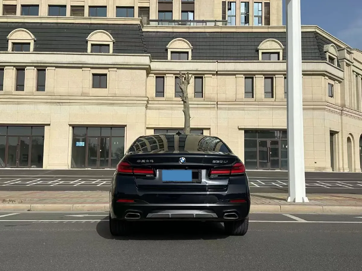2022 BMW 5 Series 2.0T 252HP L4 8AT,autocango,china used car exporter,china ev exporter,chinese used car exporter,chinese used ev exporter