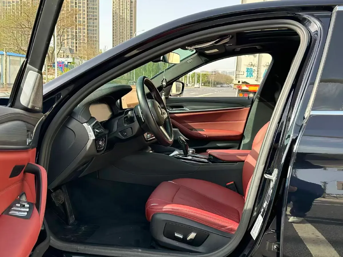 2022 BMW 5 Series 2.0T 252HP L4 8AT,autocango,china used car exporter,china ev exporter,chinese used car exporter,chinese used ev exporter