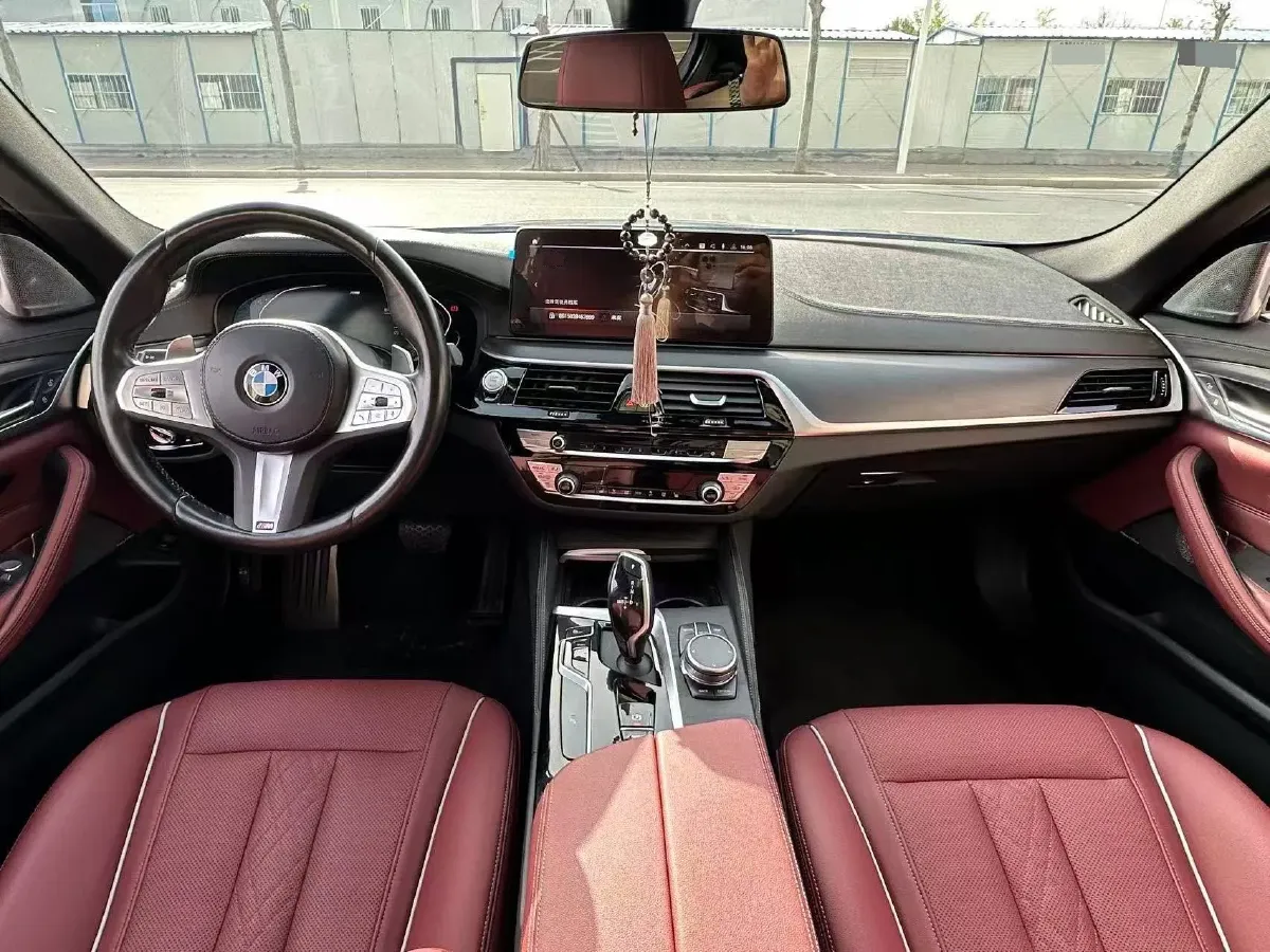 2022 BMW 5 Series 2.0T 252HP L4 8AT,autocango,china used car exporter,china ev exporter,chinese used car exporter,chinese used ev exporter