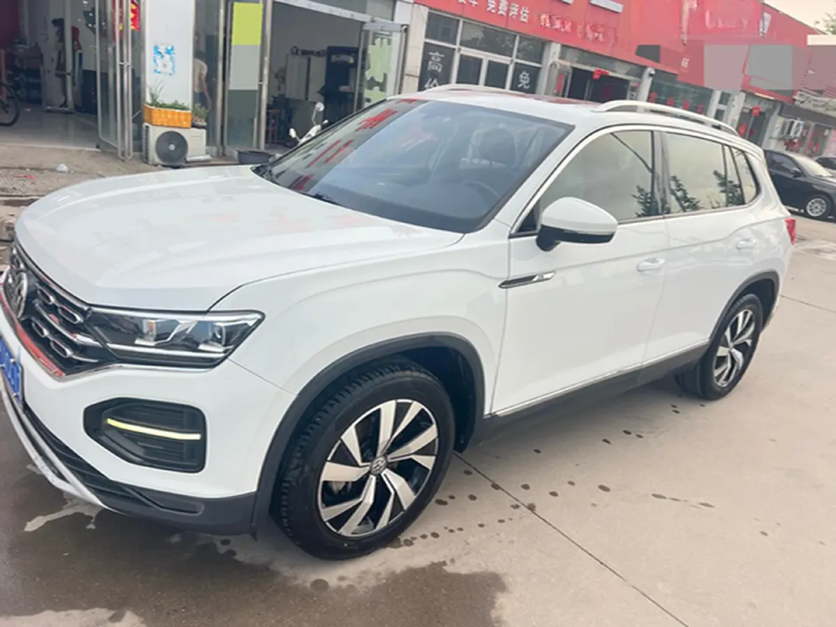 2019 Jeep Cherokee 2.0T 234HP L4 9AT,autocango,china used car exporter,china ev exporter,chinese used car exporter,chinese used ev exporter