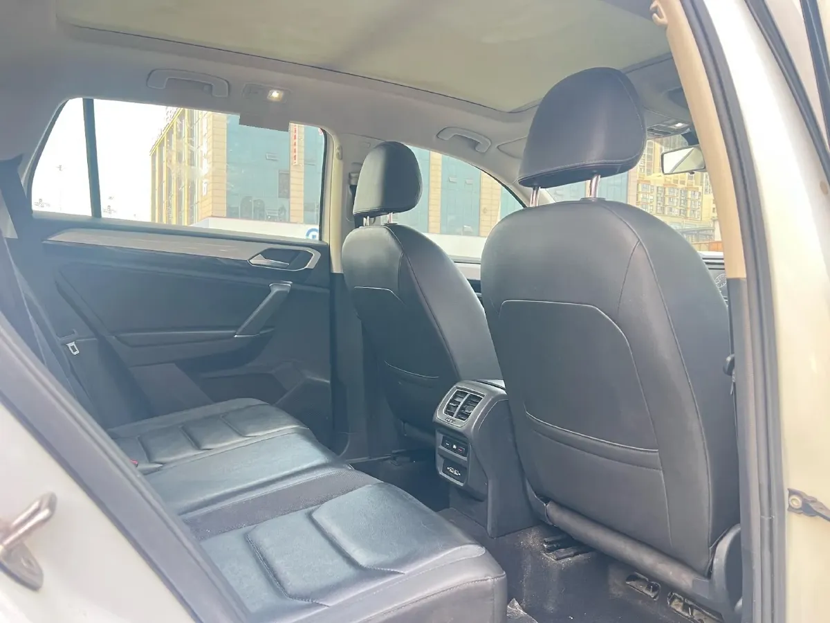 2019 Jeep Cherokee 2.0T 234HP L4 9AT,autocango,china used car exporter,china ev exporter,chinese used car exporter,chinese used ev exporter