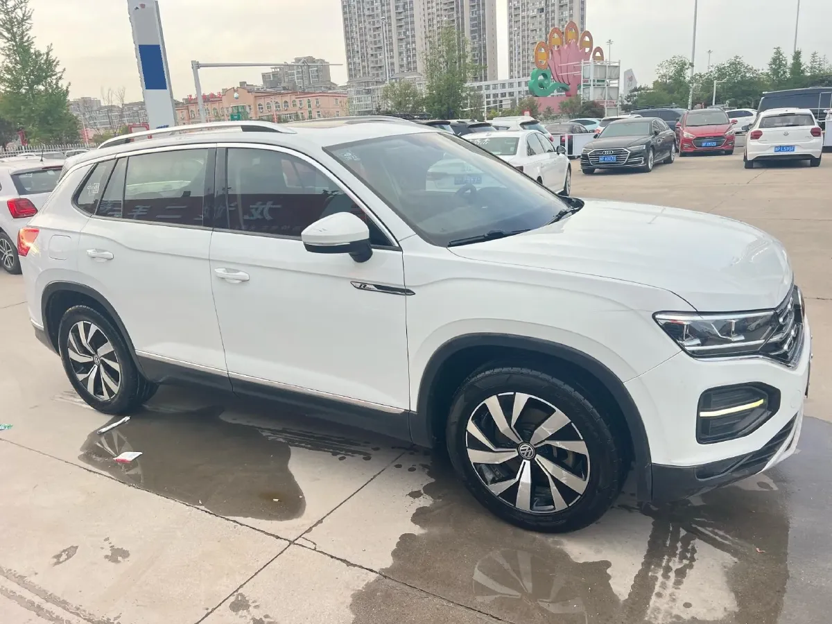 2019 Jeep Cherokee 2.0T 234HP L4 9AT,autocango,china used car exporter,china ev exporter,chinese used car exporter,chinese used ev exporter