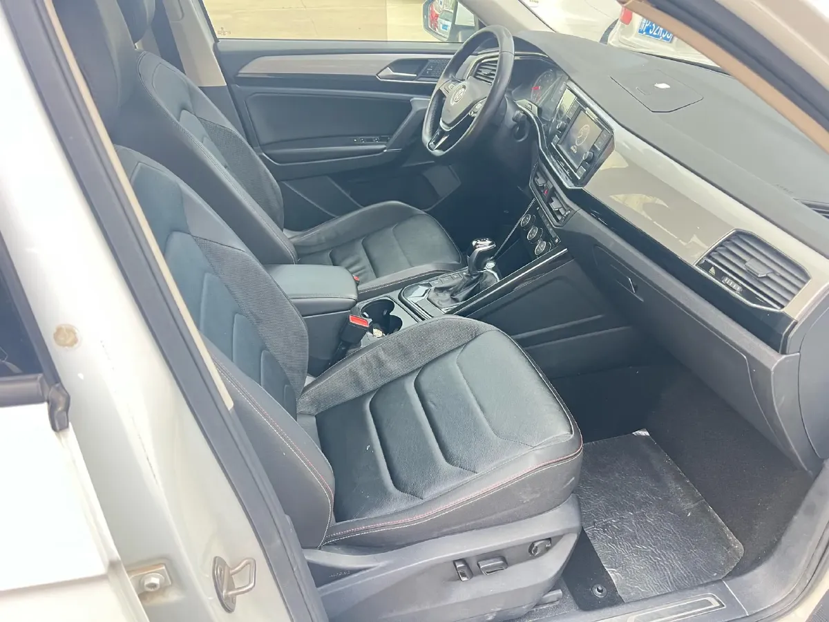 2019 Jeep Cherokee 2.0T 234HP L4 9AT,autocango,china used car exporter,china ev exporter,chinese used car exporter,chinese used ev exporter