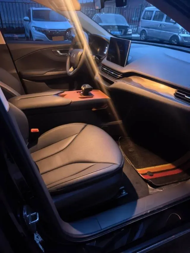 2024 HongQi E-QM5 BEV 60KWH,autocango,china used car exporter,china ev exporter,chinese used car exporter,chinese used ev exporter