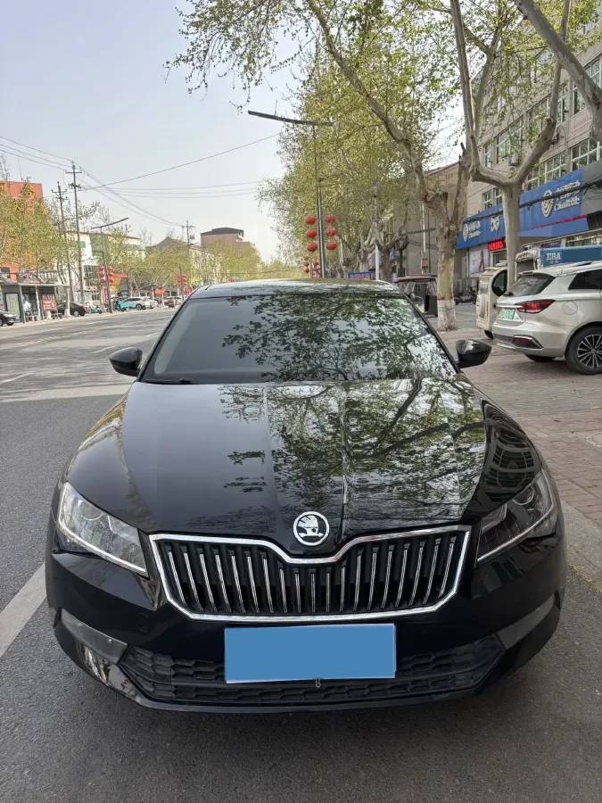 2019 Skoda Superb 1.4T 150HP L4 7DCT,autocango,china used car exporter,china ev exporter,chinese used car exporter,chinese used ev exporter