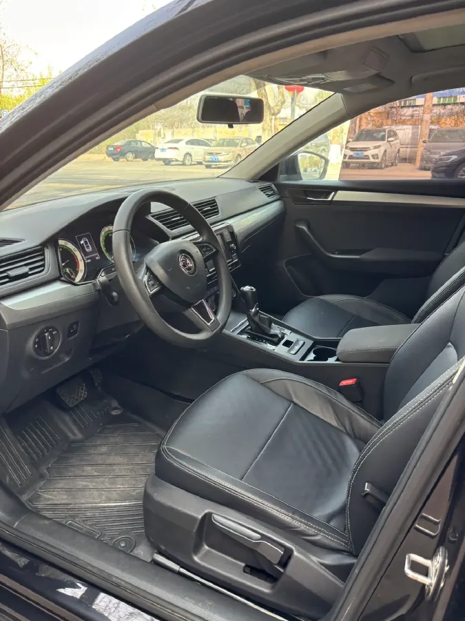 2019 Skoda Superb 1.4T 150HP L4 7DCT,autocango,china used car exporter,china ev exporter,chinese used car exporter,chinese used ev exporter