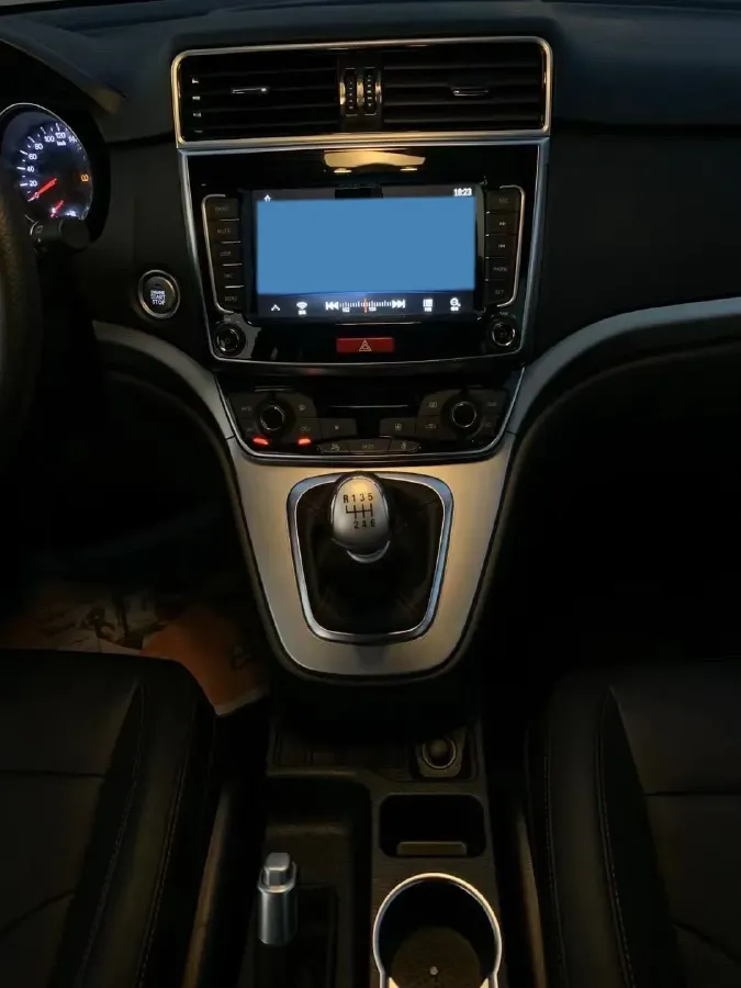 2019 Haval M6 1.5T 150HP L4 6MT,autocango,china used car exporter,china ev exporter,chinese used car exporter,chinese used ev exporter