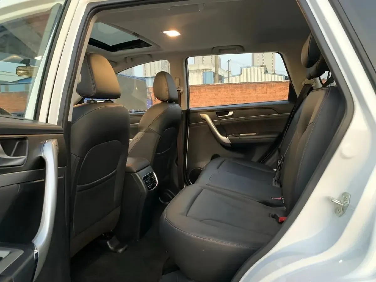 2019 Haval M6 1.5T 150HP L4 6MT,autocango,china used car exporter,china ev exporter,chinese used car exporter,chinese used ev exporter