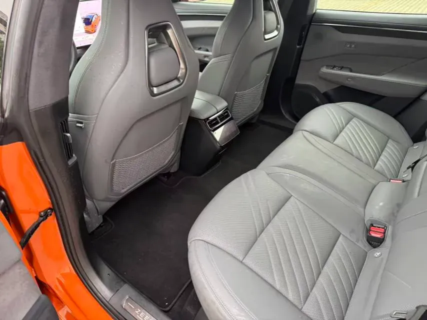 2025 Zeekr 001 BEV 100KWH,autocango,china used car exporter,china ev exporter,chinese used car exporter,chinese used ev exporter