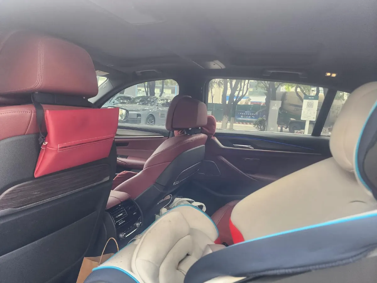 2022 BMW 5 Series 2.0T 252HP L4 8AT,autocango,china used car exporter,china ev exporter,chinese used car exporter,chinese used ev exporter