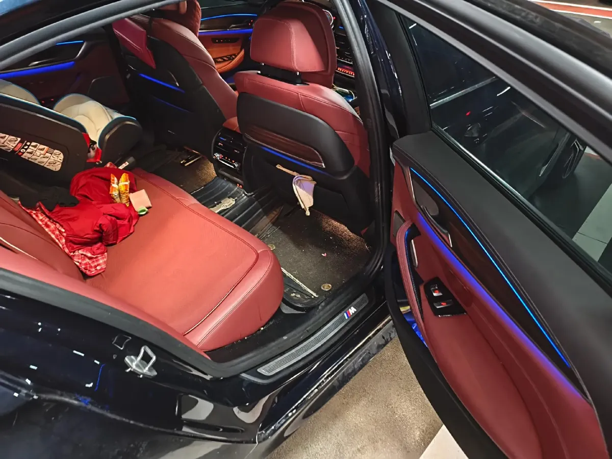 2022 BMW 5 Series 2.0T 252HP L4 8AT,autocango,china used car exporter,china ev exporter,chinese used car exporter,chinese used ev exporter