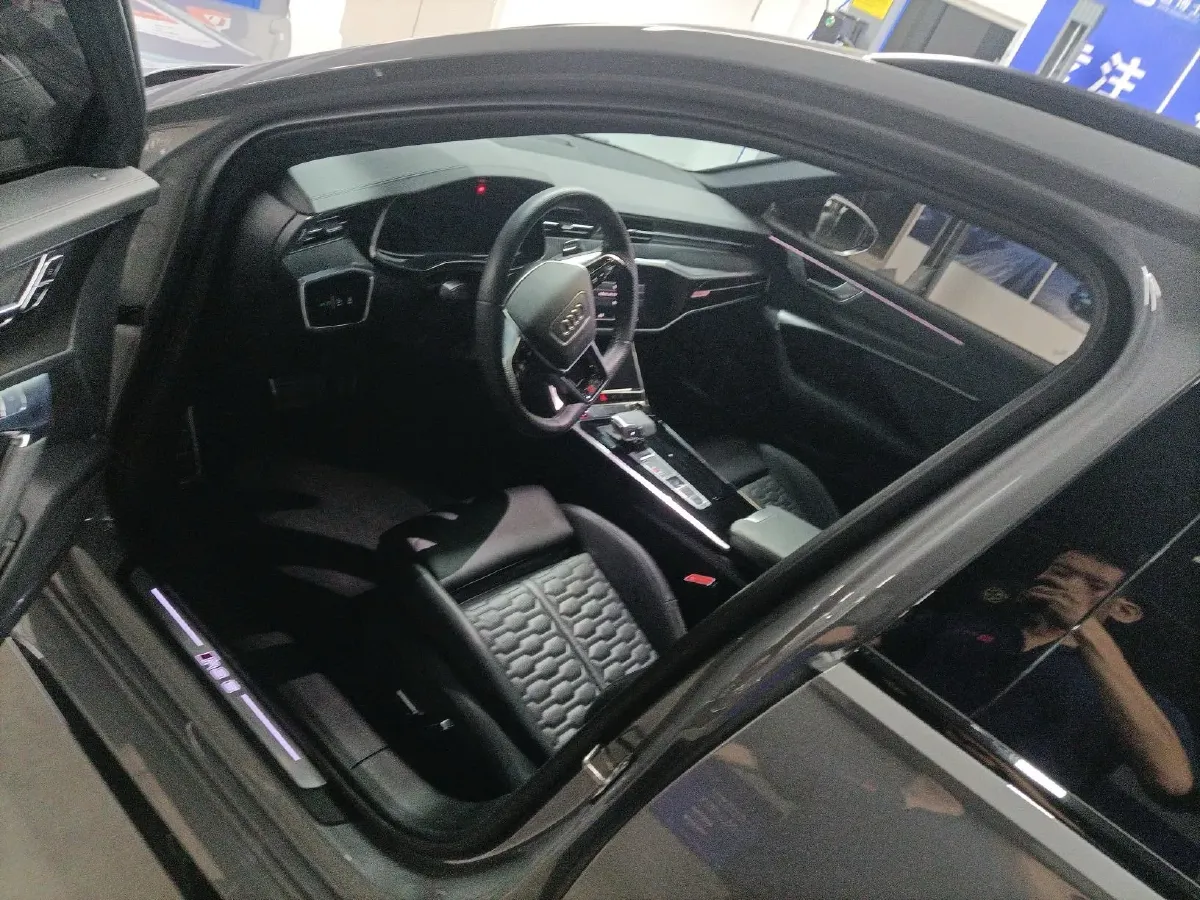 2021 Audi RS 6 4.0T 600HP V8 8AT,autocango,china used car exporter,china ev exporter,chinese used car exporter,chinese used ev exporter