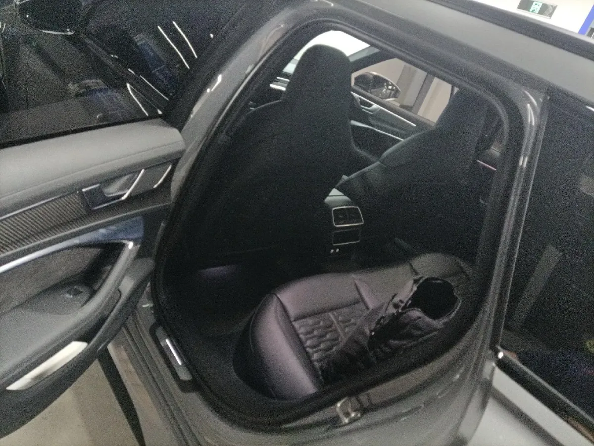 2021 Audi RS 6 4.0T 600HP V8 8AT,autocango,china used car exporter,china ev exporter,chinese used car exporter,chinese used ev exporter