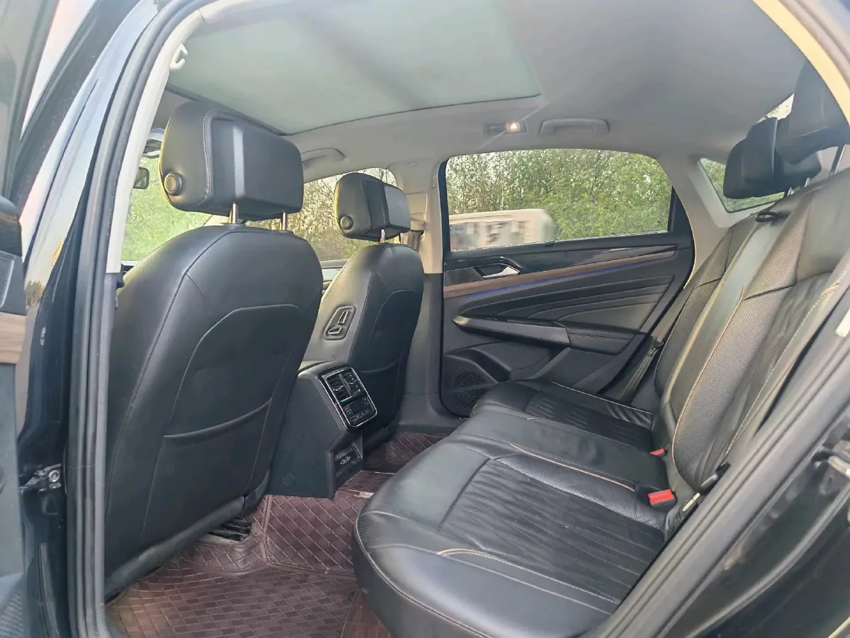 2019 Volvo V40 1.5T 152HP L4 6AT,autocango,china used car exporter,china ev exporter,chinese used car exporter,chinese used ev exporter