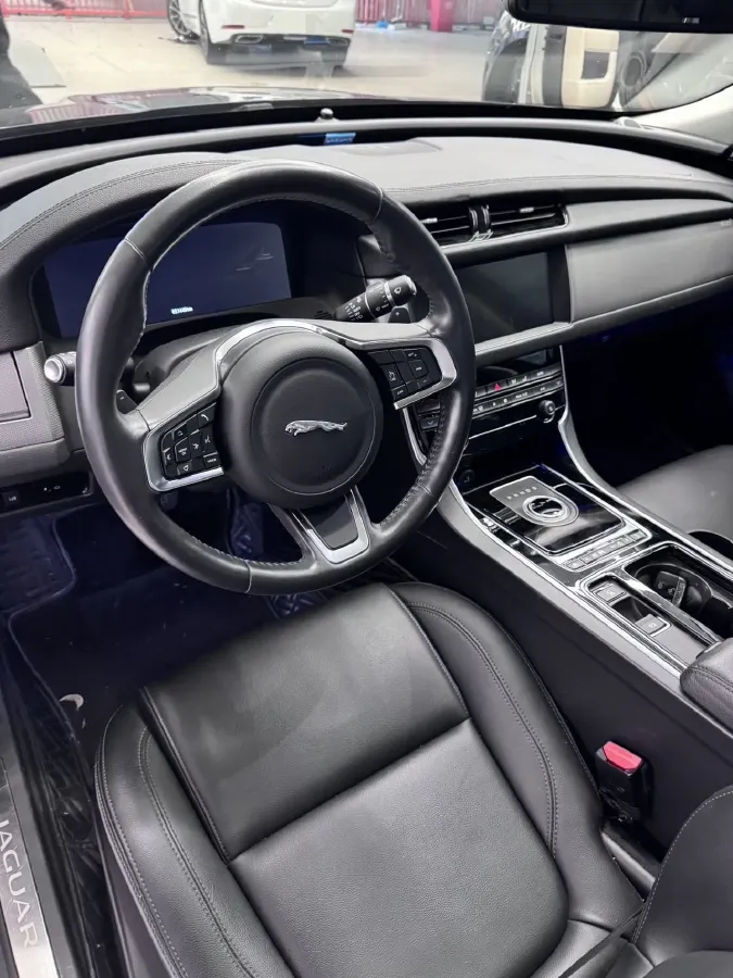 2020 Jaguar XFL 2.0T 200HP L4 8AT,autocango,china used car exporter,china ev exporter,chinese used car exporter,chinese used ev exporter