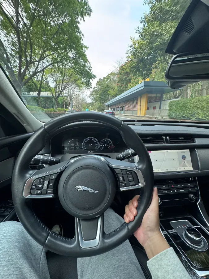 2020 Jaguar XFL 2.0T 200HP L4 8AT,autocango,china used car exporter,china ev exporter,chinese used car exporter,chinese used ev exporter