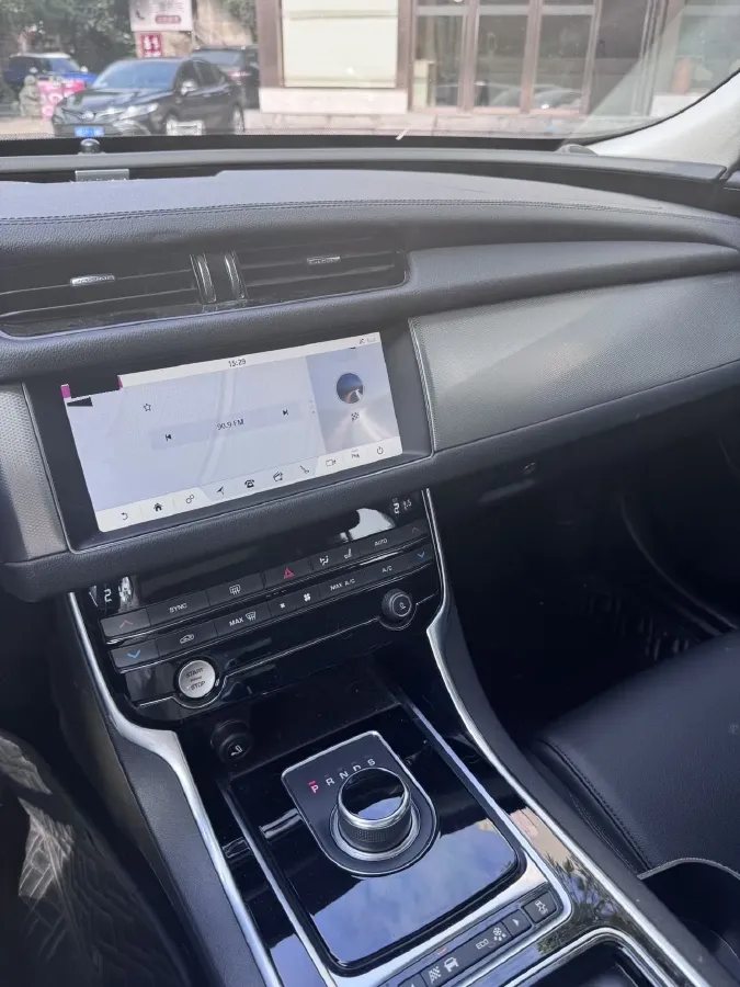 2020 Jaguar XFL 2.0T 200HP L4 8AT,autocango,china used car exporter,china ev exporter,chinese used car exporter,chinese used ev exporter