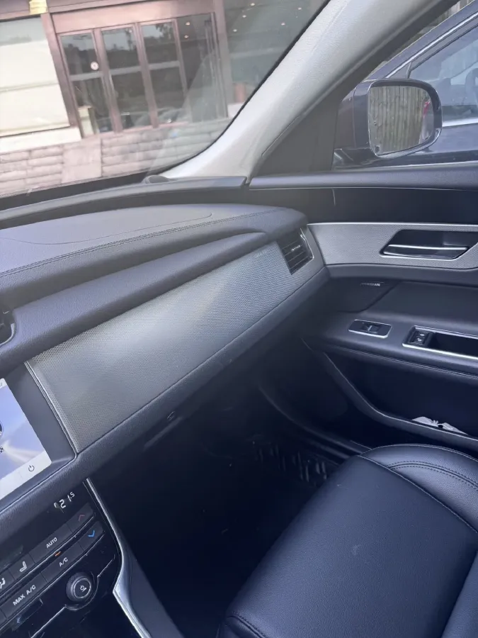 2020 Jaguar XFL 2.0T 200HP L4 8AT,autocango,china used car exporter,china ev exporter,chinese used car exporter,chinese used ev exporter