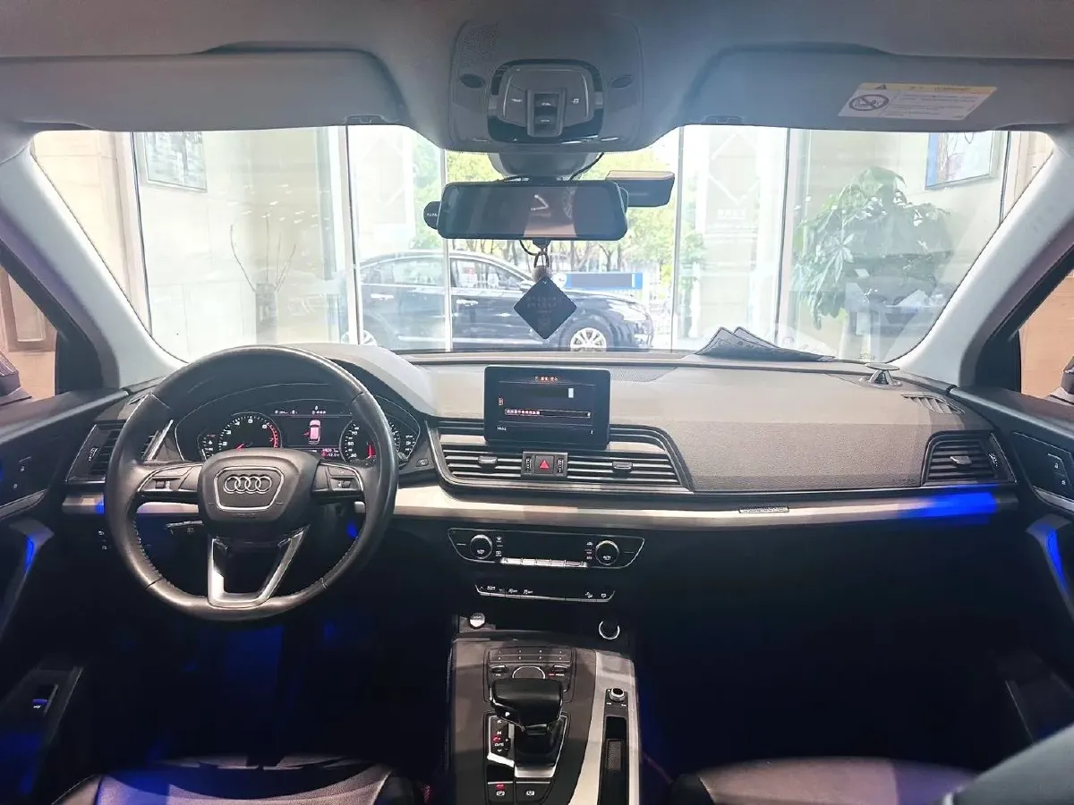 2020 Audi Q5L 2.0T 190HP L4 7DCT,autocango,china used car exporter,china ev exporter,chinese used car exporter,chinese used ev exporter