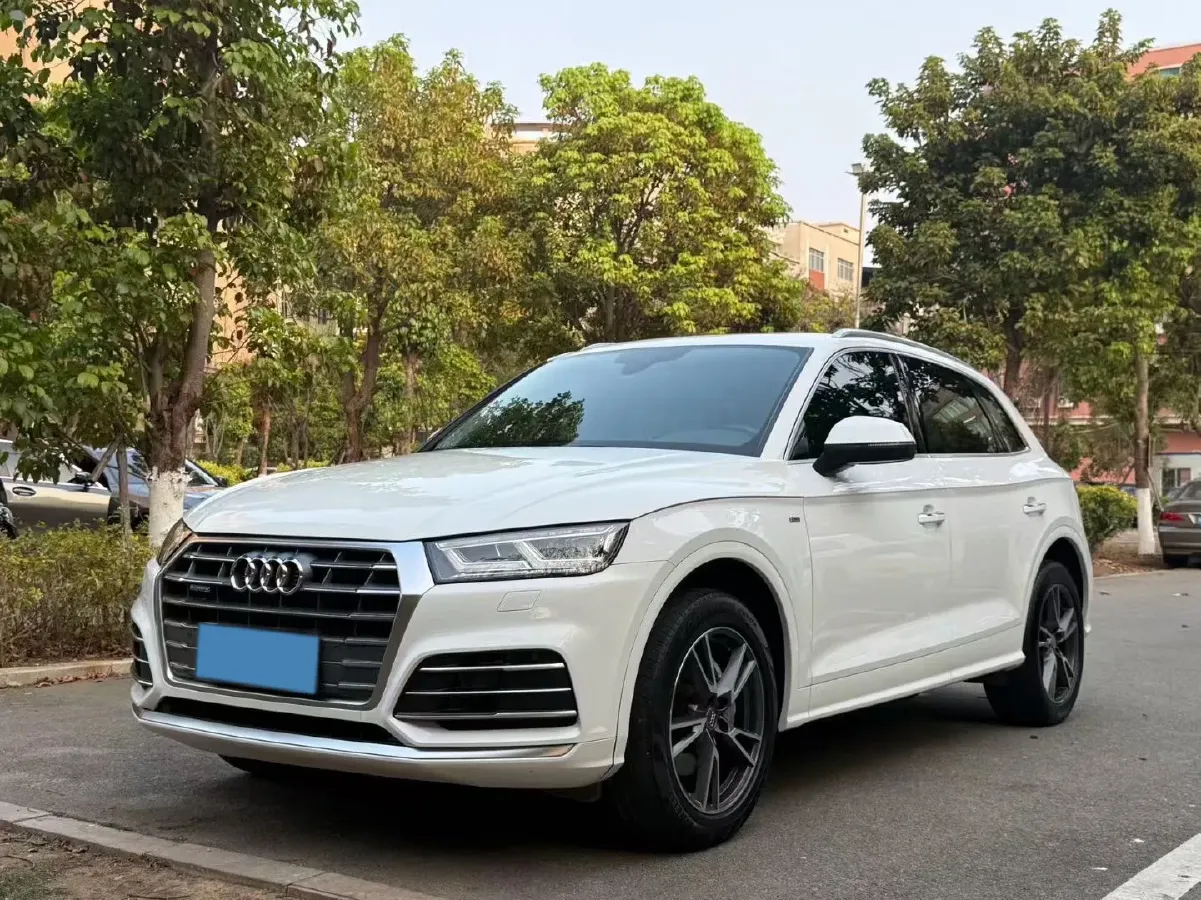2020 Audi Q5L 2.0T 190HP L4 7DCT,autocango,china used car exporter,china ev exporter,chinese used car exporter,chinese used ev exporter