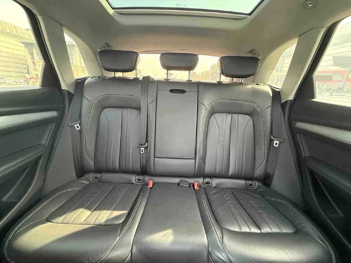 2020 Audi Q5L 2.0T 190HP L4 7DCT,autocango,china used car exporter,china ev exporter,chinese used car exporter,chinese used ev exporter