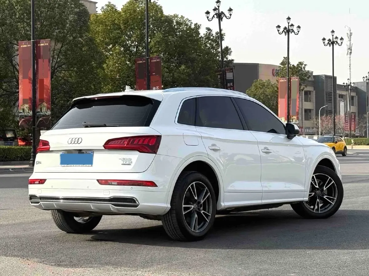 2020 Audi Q5L 2.0T 190HP L4 7DCT,autocango,china used car exporter,china ev exporter,chinese used car exporter,chinese used ev exporter