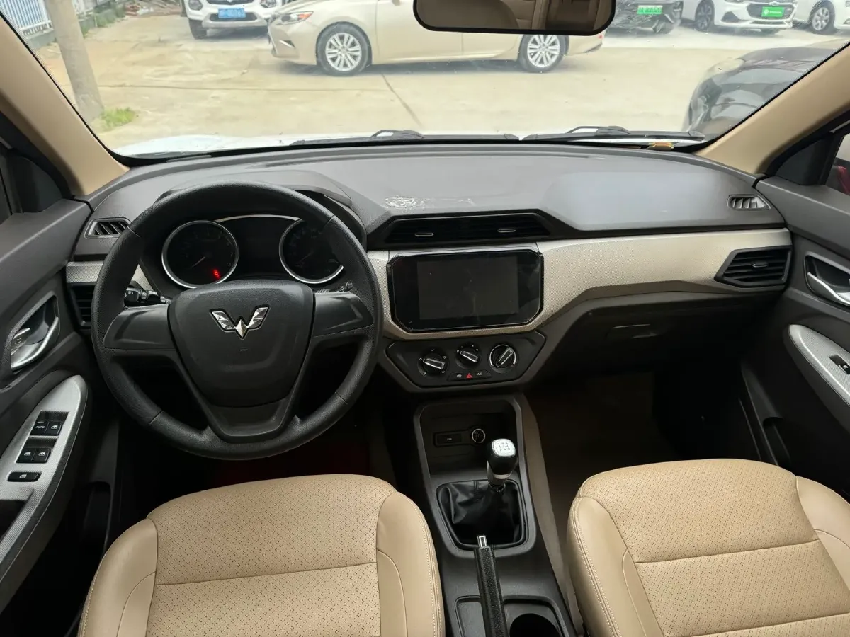 2018 WuLing HongGuang 1.5L 105HP L4 5MT,autocango,china used car exporter,china ev exporter,chinese used car exporter,chinese used ev exporter