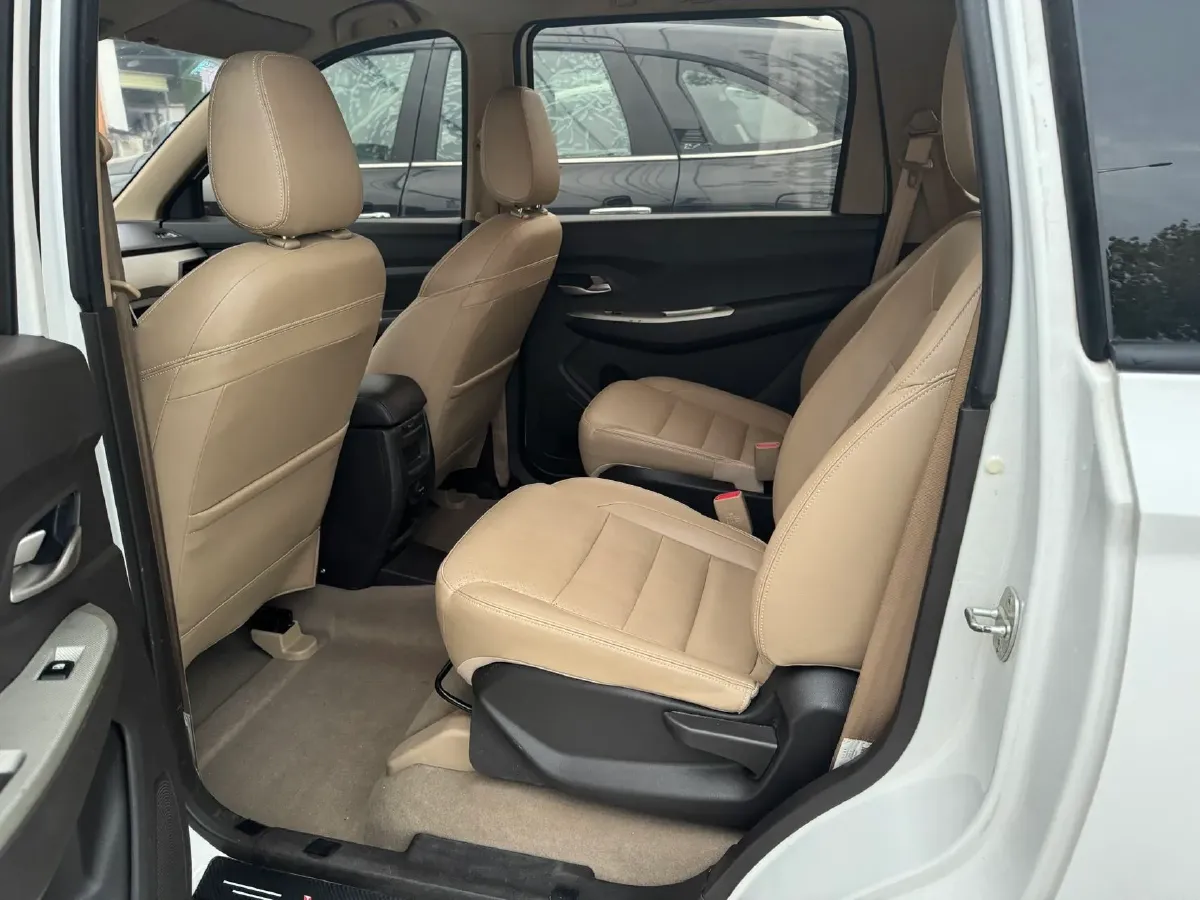 2018 WuLing HongGuang 1.5L 105HP L4 5MT,autocango,china used car exporter,china ev exporter,chinese used car exporter,chinese used ev exporter