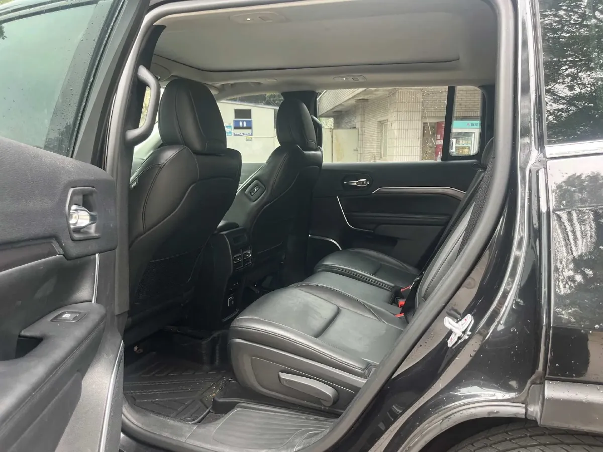 2018 Jeep Commander 2.0T 265HP L4 9AT,autocango,china used car exporter,china ev exporter,chinese used car exporter,chinese used ev exporter