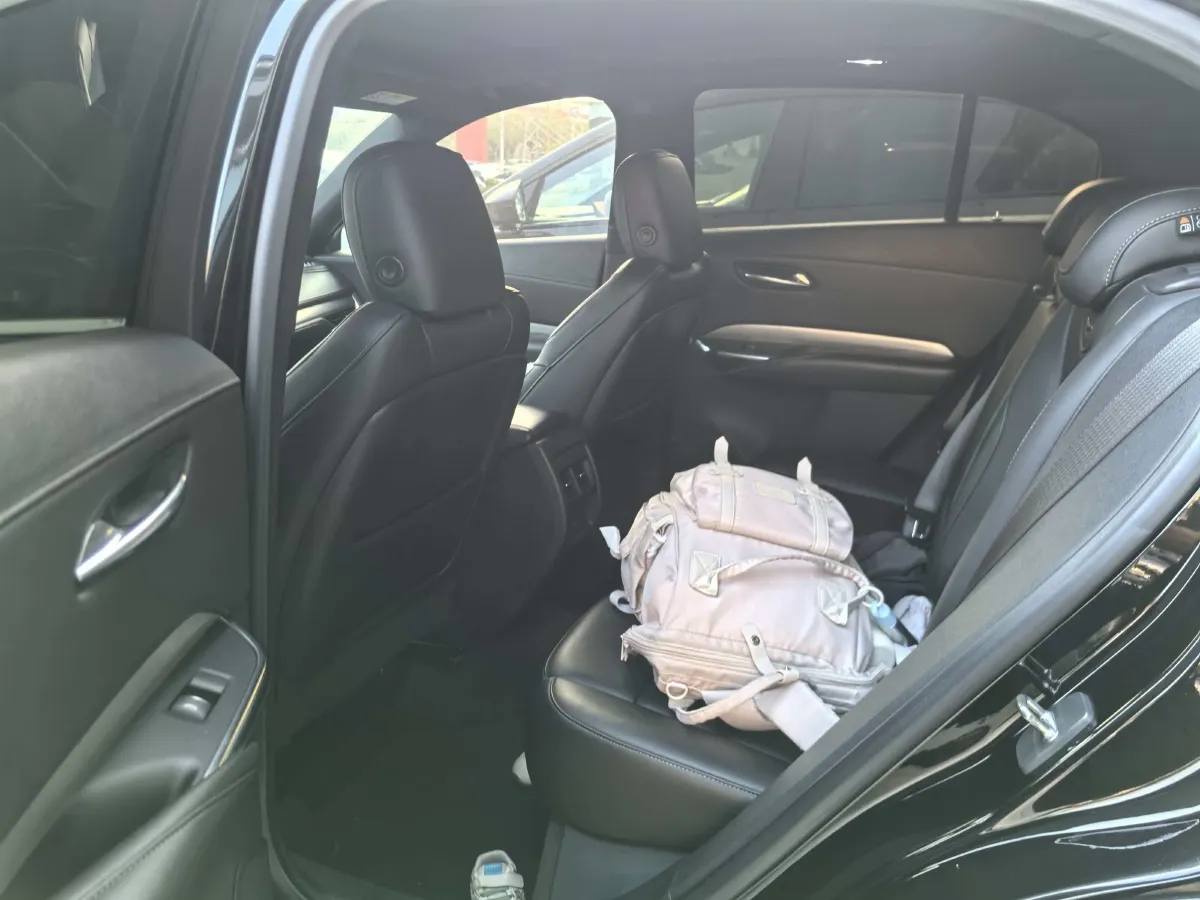 2021 Cadillac XT4 2.0T 237HP L4 9AT,autocango,china used car exporter,china ev exporter,chinese used car exporter,chinese used ev exporter