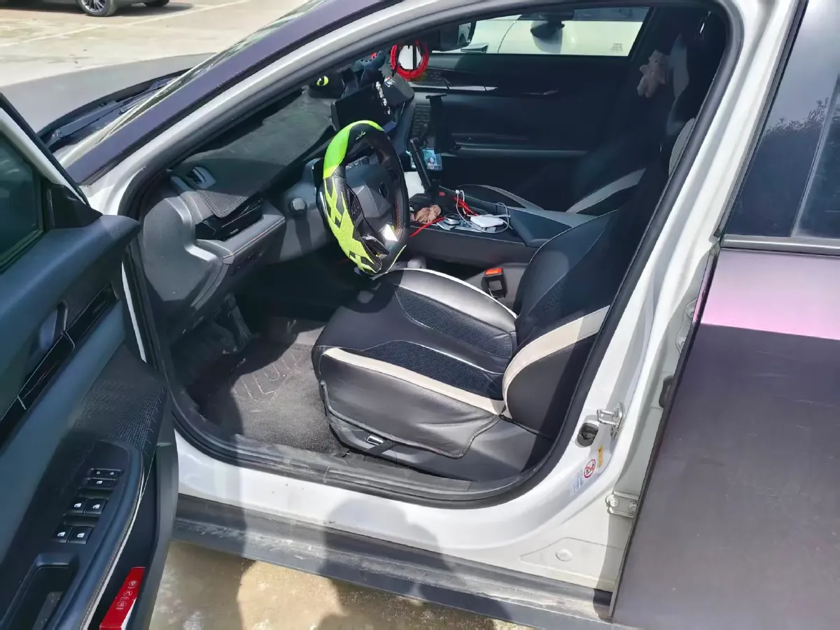 2023 ChangAn UNI-V 1.5T 188HP L4 7DCT,autocango,china used car exporter,china ev exporter,chinese used car exporter,chinese used ev exporter