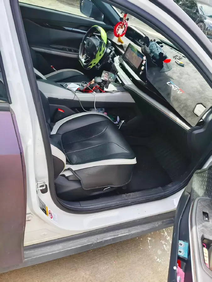 2023 ChangAn UNI-V 1.5T 188HP L4 7DCT,autocango,china used car exporter,china ev exporter,chinese used car exporter,chinese used ev exporter