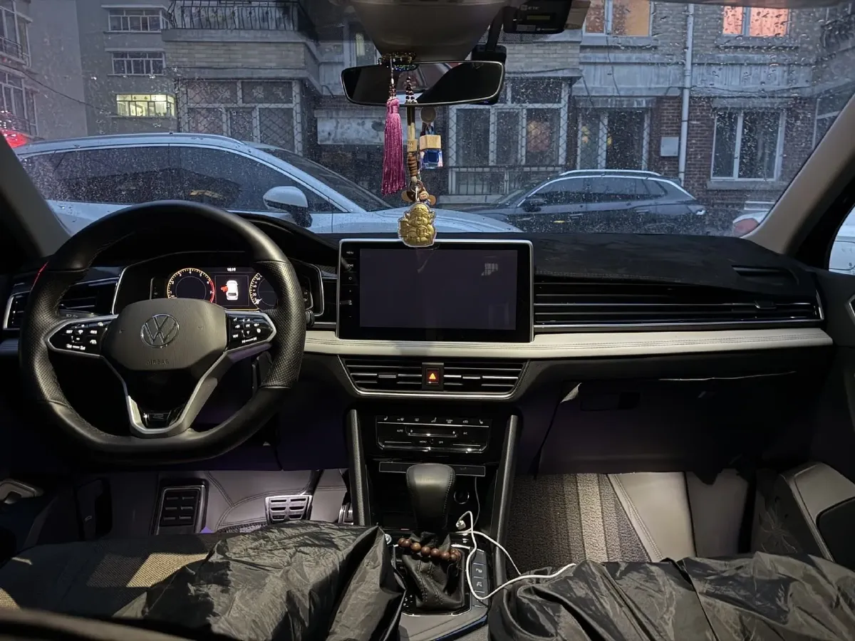 2023 Volkswagen Tiguan L 2.0T 186HP L4 7DCT,autocango,china used car exporter,china ev exporter,chinese used car exporter,chinese used ev exporter