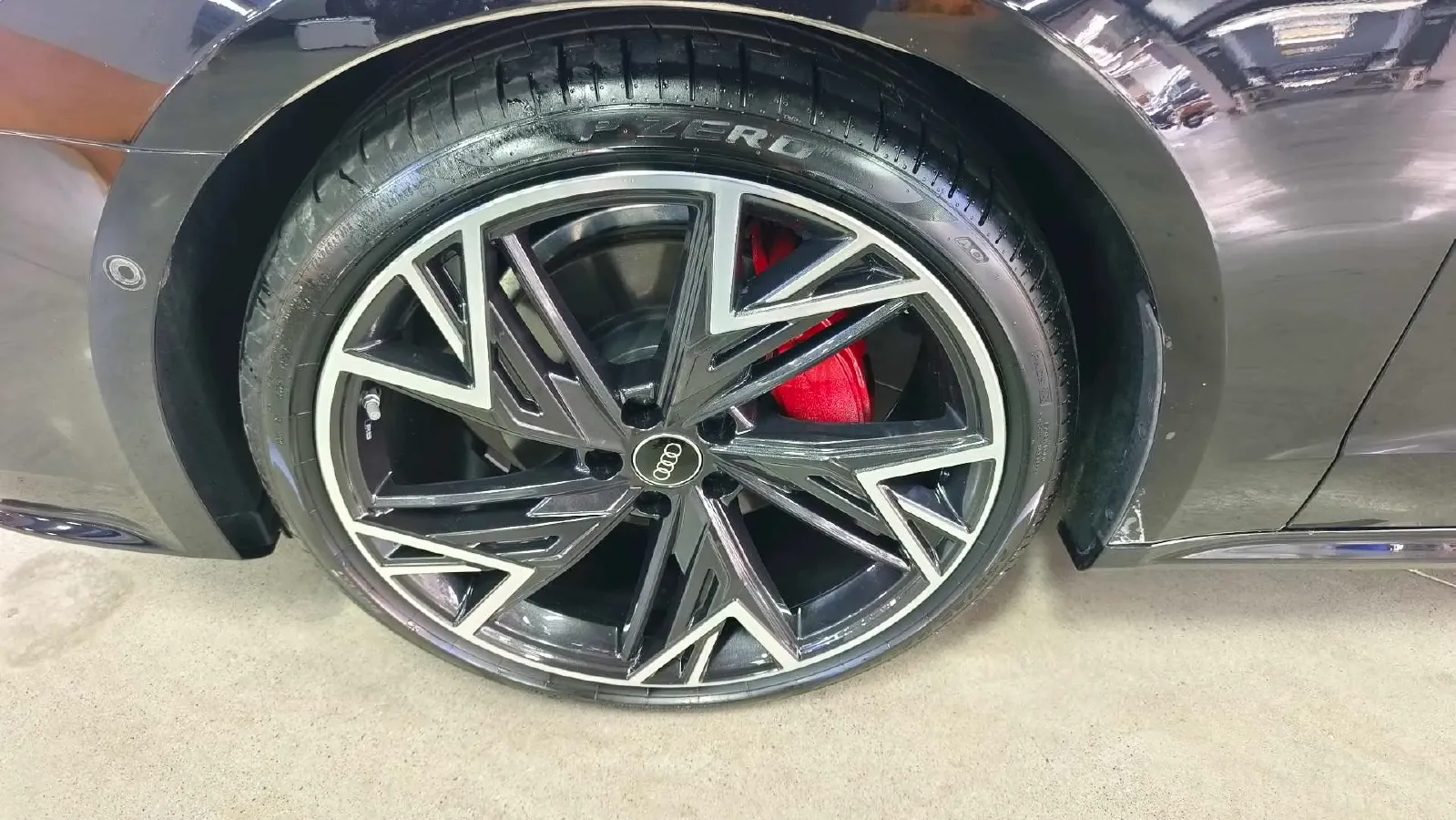 2024 Audi A7L 2.0T 245HP L4 7DCT,autocango,china used car exporter,china ev exporter,chinese used car exporter,chinese used ev exporter