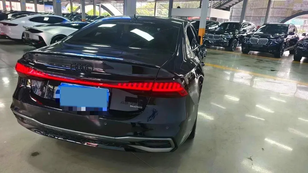 2024 Audi A7L 2.0T 245HP L4 7DCT,autocango,china used car exporter,china ev exporter,chinese used car exporter,chinese used ev exporter