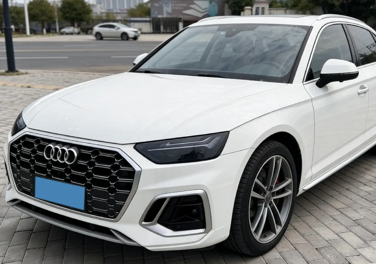 2022 Audi Q5L 2.0T 252HP L4 7DCT,autocango,china used car exporter,china ev exporter,chinese used car exporter,chinese used ev exporter