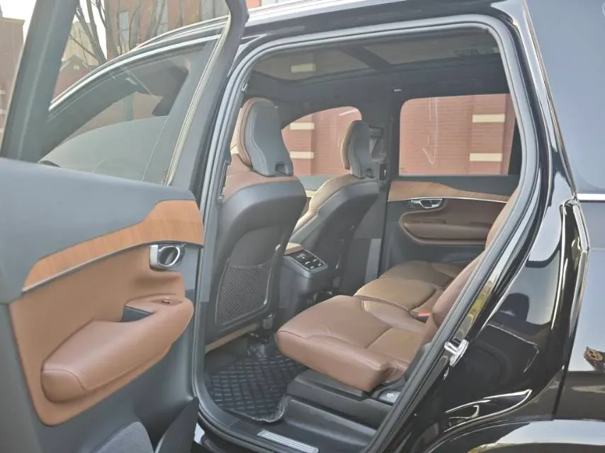 2024 Volvo XC90 2.0T 250HP L4 8AT,autocango,china used car exporter,china ev exporter,chinese used car exporter,chinese used ev exporter