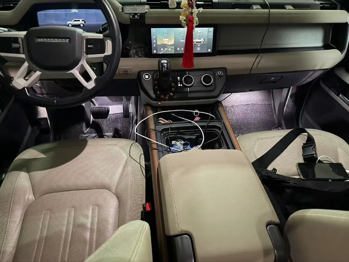 2021 Land Rover Defender 3.0T 400HP L6 8AT,autocango,china used car exporter,china ev exporter,chinese used car exporter,chinese used ev exporter