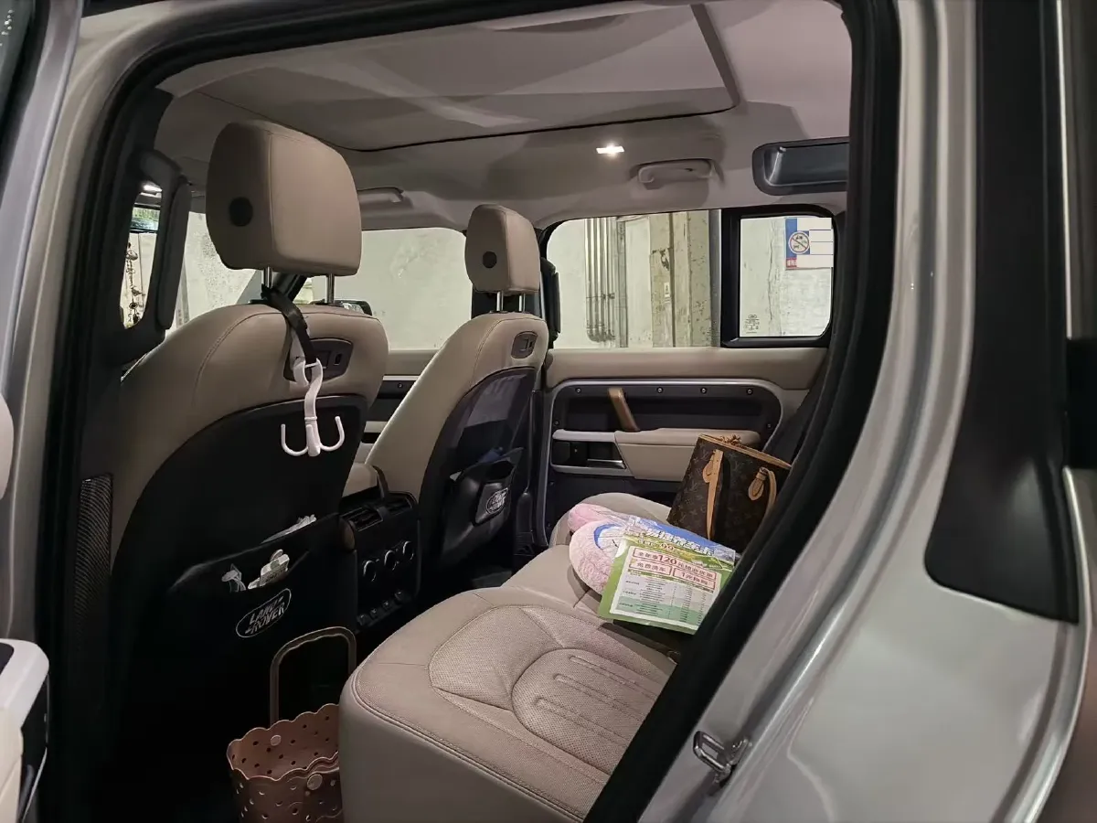 2021 Land Rover Defender 3.0T 400HP L6 8AT,autocango,china used car exporter,china ev exporter,chinese used car exporter,chinese used ev exporter